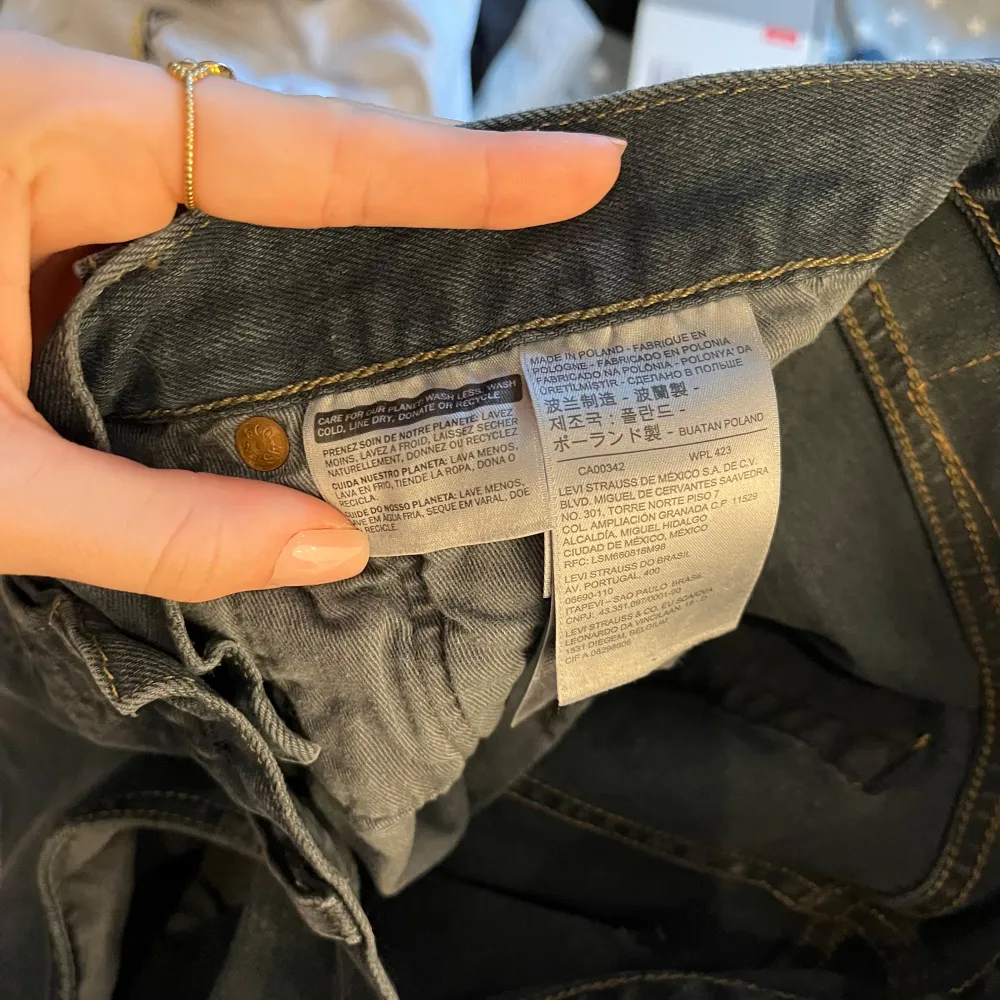 Säljs då den inte kommer till användning  Storlek 33/34 501 Nypris ca 1000. Jeans & Byxor.