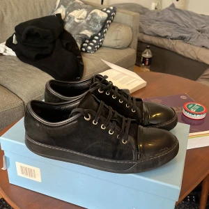 Lanvin beaters sz 8 42 - Tja, lanvin beaters se bilder för flaws. Priset lågt pga slitna.
