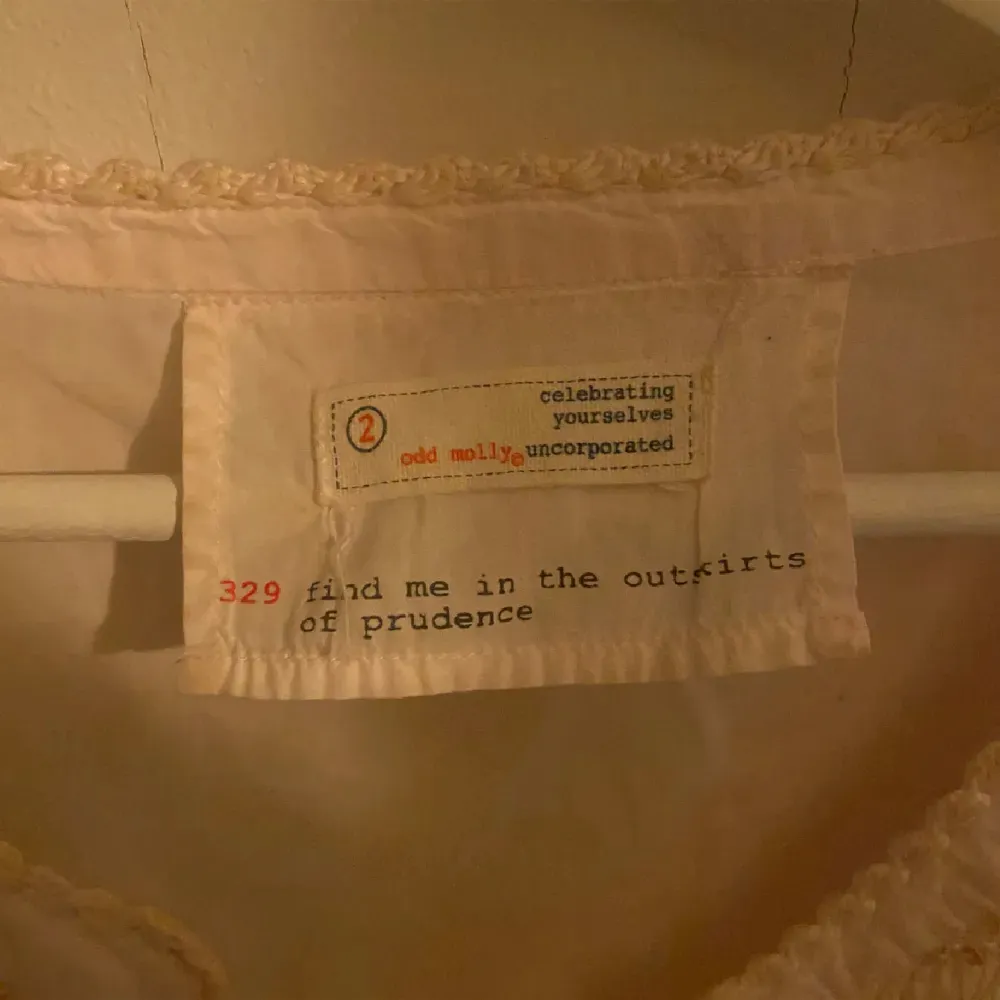 Säljer denna odd molly blus skulle säga att de är storlek S men de passar ngn som har Xs också. (Inte mina bilder) skriv för mer info. Är aldrig använd så den är som ny.. Puserot.