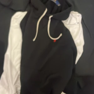 Ralph lauren hoodie  - Fin Ralph lauren hoodie, säljer för behöver pengar till annat 