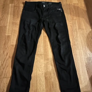 Replay  - Replay Jens svarta är för stora så säljer kan tänkta mig att sänka vid snabb affär