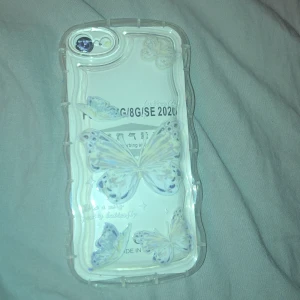 Genomskinligt fjärils mobilskal - Jättefint oanvänt mobilskal till iPhone 6/7/8/SE, tryck gärna köp nu 