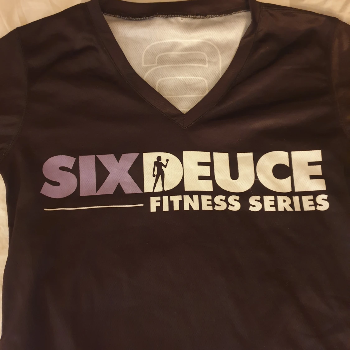 Svart t-shirt från Six Deuce - 90