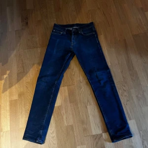 Carhartt jeans 29/32 - Raka carhartt jeans. Bra skick, lite slitna på sina ställe