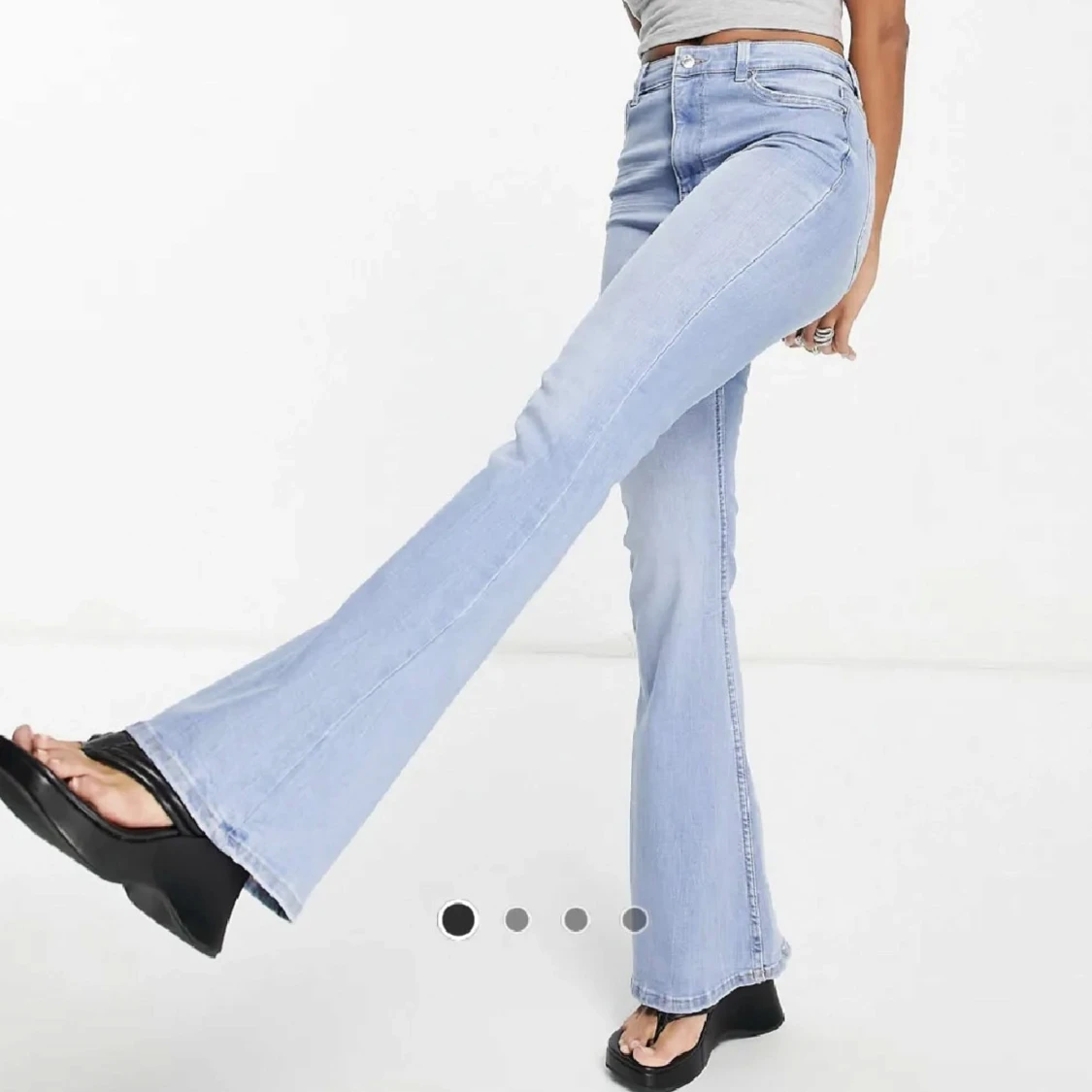 Bootcut jeans blå Bershka storlek 38