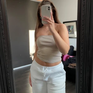 Beige bandeautopp - Beige bandeautopp. Knappt använd. 