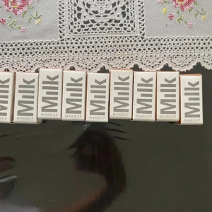 MILK BRONZER STICK  - Hej jag säljer milk bronzer stick! (HELT OANVÄNDA OCH NYA) ja dom är äkta  Pris 180 plus frakt om du väljer instabox är det ej någon kostnad för både köpare eller säljare ny pris (279) VÄLDIGT BRA PRIS  Pris går att diskutera inget under 160kr