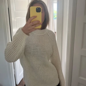 Stickad tröja - Såå mysig stickad tröja ifrån lager 157! väldigt bra skick, som ny! Perfekt till hösten