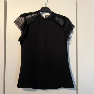 Svart topp - Passar xs-s🩷🧸