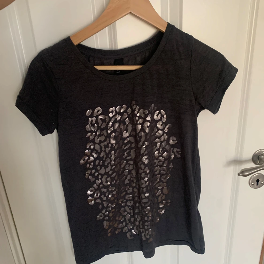 leopard mönstrad tshirt - 90