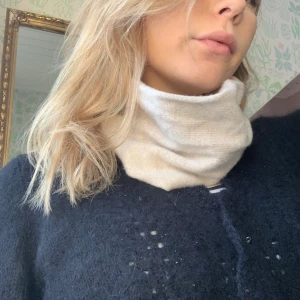 Kashmir buff - Trendig buff i Kashmir som jag sytt själv. Perfekt för att hålla värmen under kyliga dagar. Enkel att matcha med olika outfits!