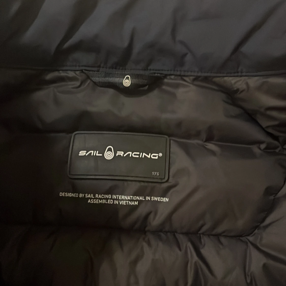 Marinblå  dunväst från Sail Racing - 3