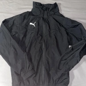 Puma vindjacka - Great for training or outdoor wearing