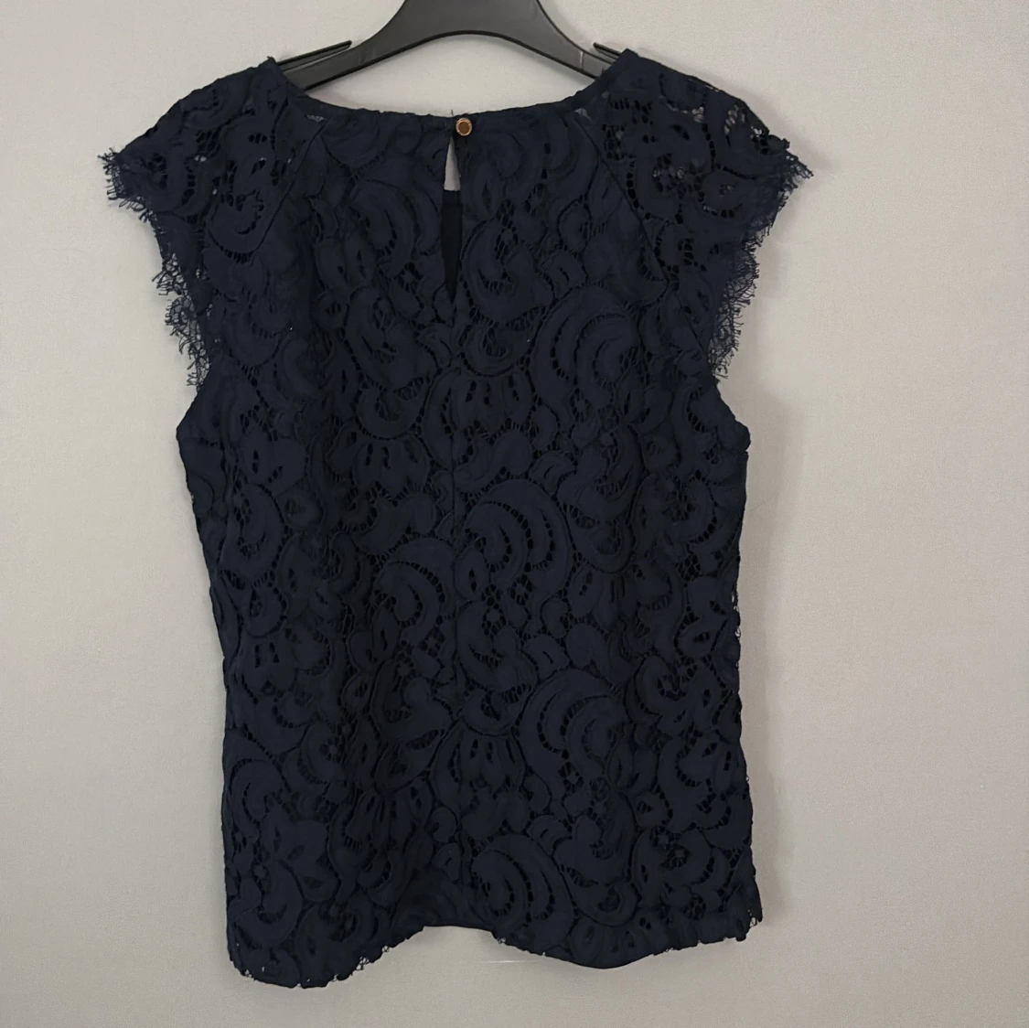 Svart spetsblus från Holly & Whyte Lindex - 90