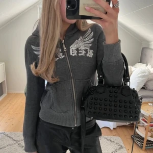Angel zip up  - En jätte snygg zip up hoodie med detaljer!❤️ den är i perfekt skick! 