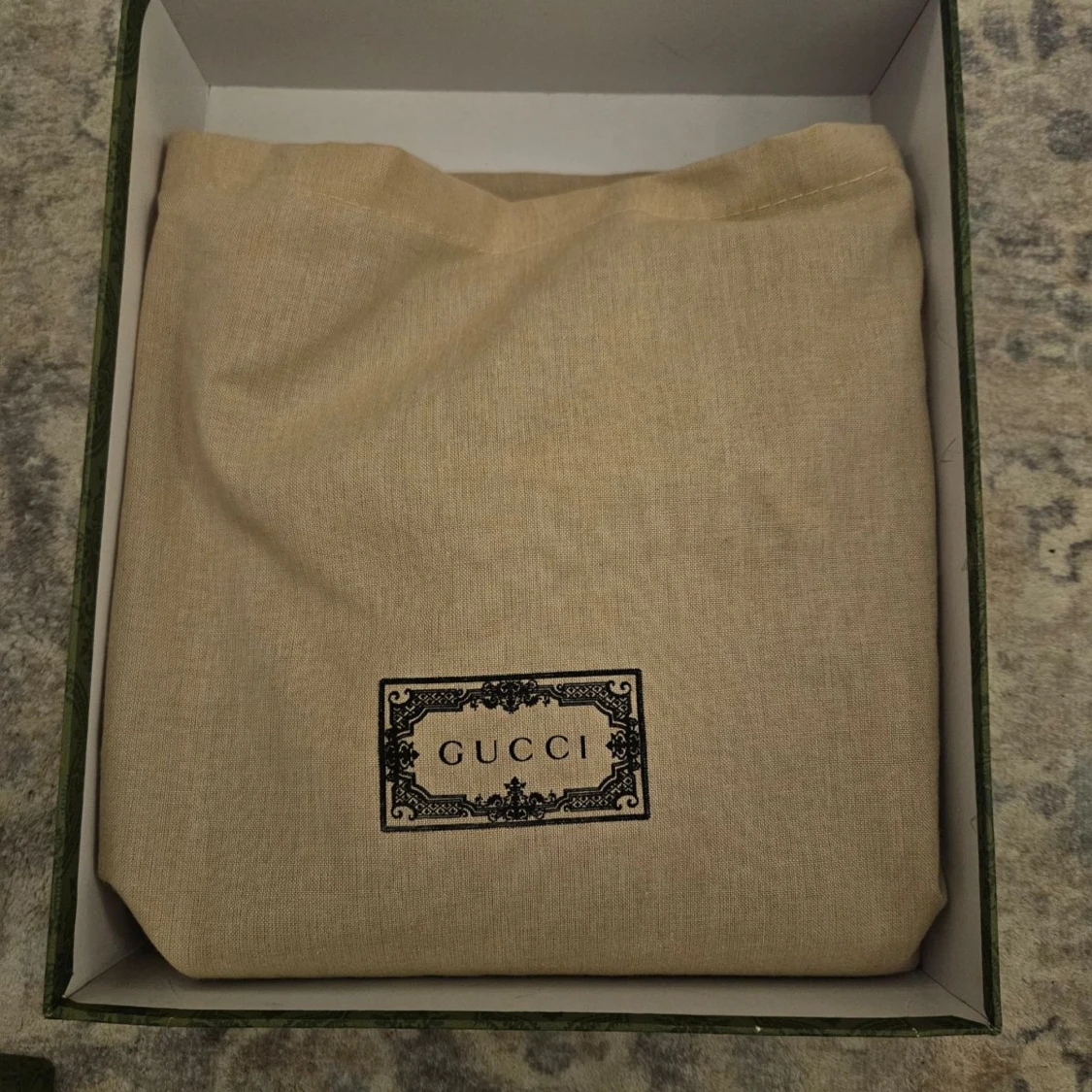 Svart axelväska från Gucci - 92