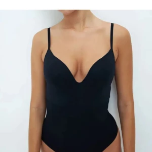 Trendig hm body  - Super snygg body från hm nästan aldrig använd 🤎🤎