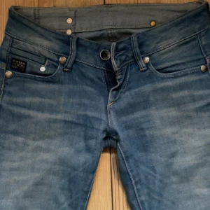 Lågmidjade jeans G-Star - Jättefina lågmidjade jeans från G-star i storlek 24/32. Säljs då dom tyvärr är för små för mig.