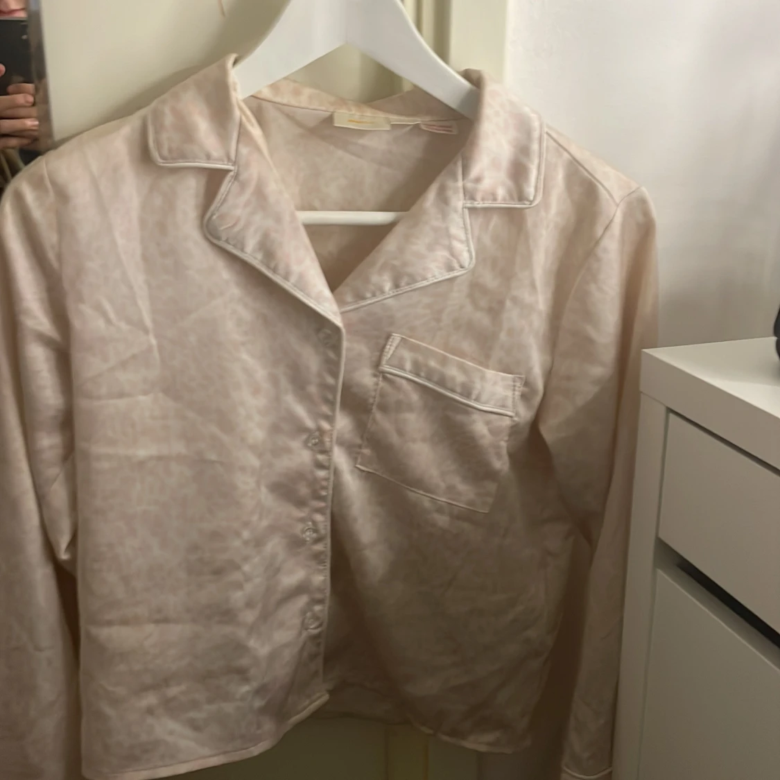 Ljusrosa pyjamas med leopardmönster - 3