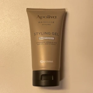 Styling gel Apoliva - Testad men inte använd utöver det så tuben är i princip full. Gelén är stabil och håller bra under en hel dag, vill man ha en lättare känsla kan man blanda ut den med vatten.