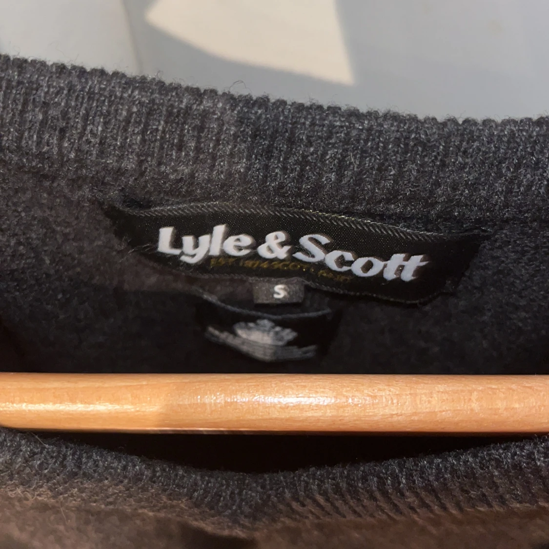 Svart tröja från Lyle & Scott - 90