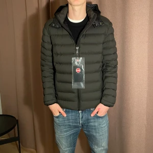 Colmar jacka HELT NY  - Säljer en HELT NY colmar jacka som är i storlek 50 vilket motsvarar M! Nypris är runt 5500kr! Hör gärna av dig om du har frågor!