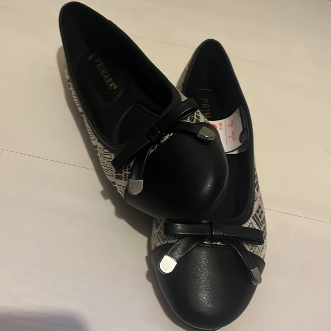 Svart och vit ballerinasko från Primark - 93