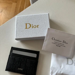 Dior korthållare  - Fet korthållare