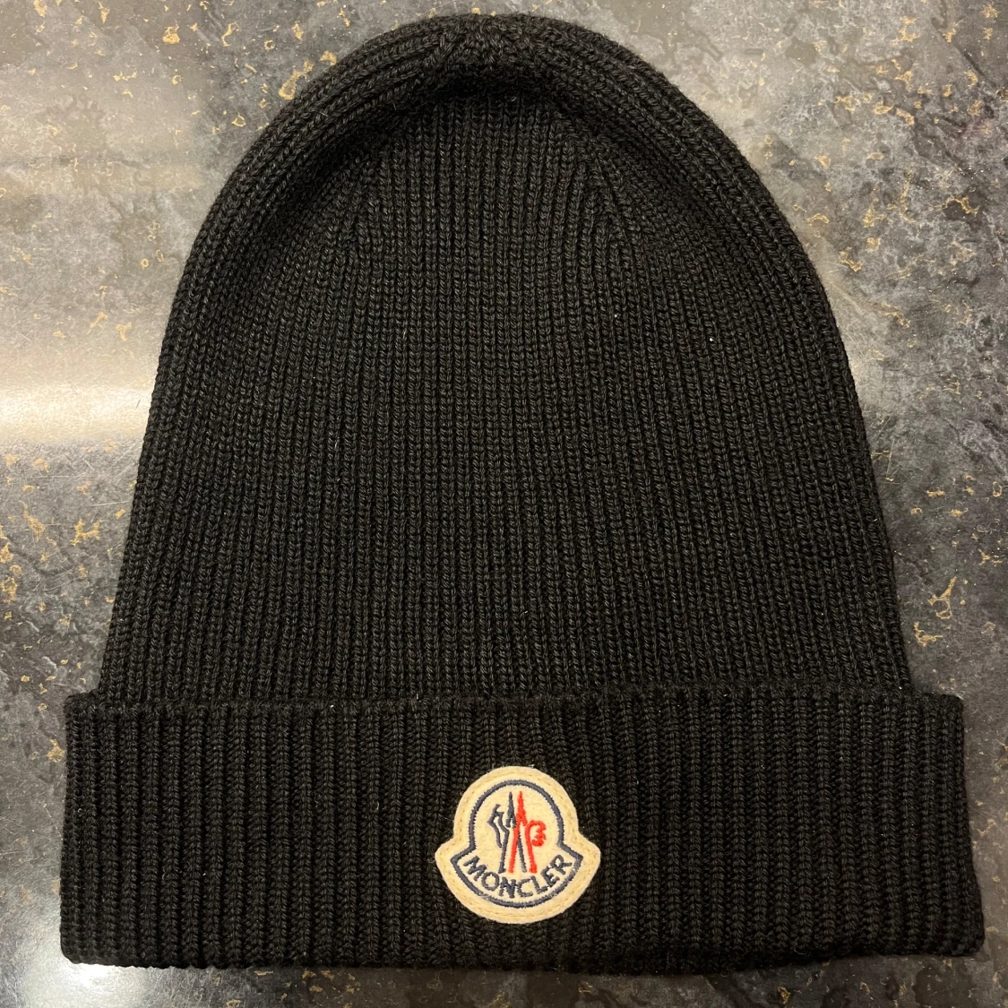 Moncler mössa