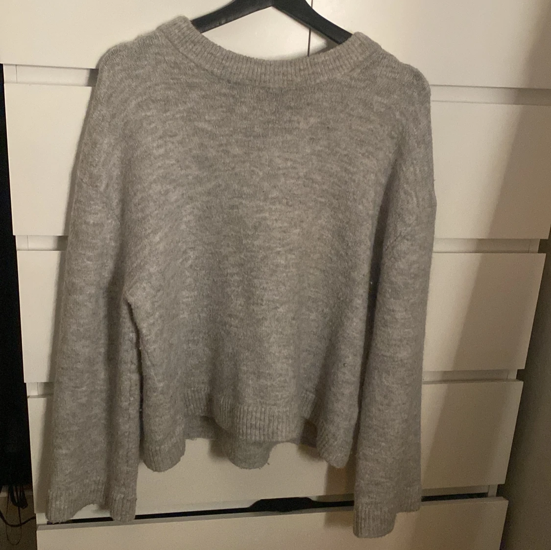 Grå stickad tröja - 91