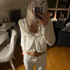 Stickad tröja - Såå så så söt topp från Mint&berry i storlek 158/164 men skulle säga att den även passar XS-S💕💕Jätte bra skick!!