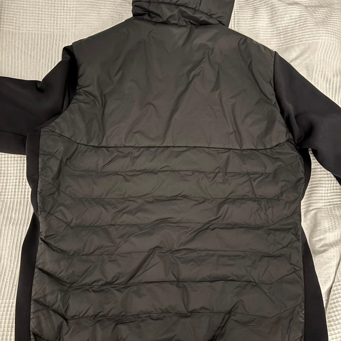 Svart Spray Hybrid Jacket från Sail Racing - 90