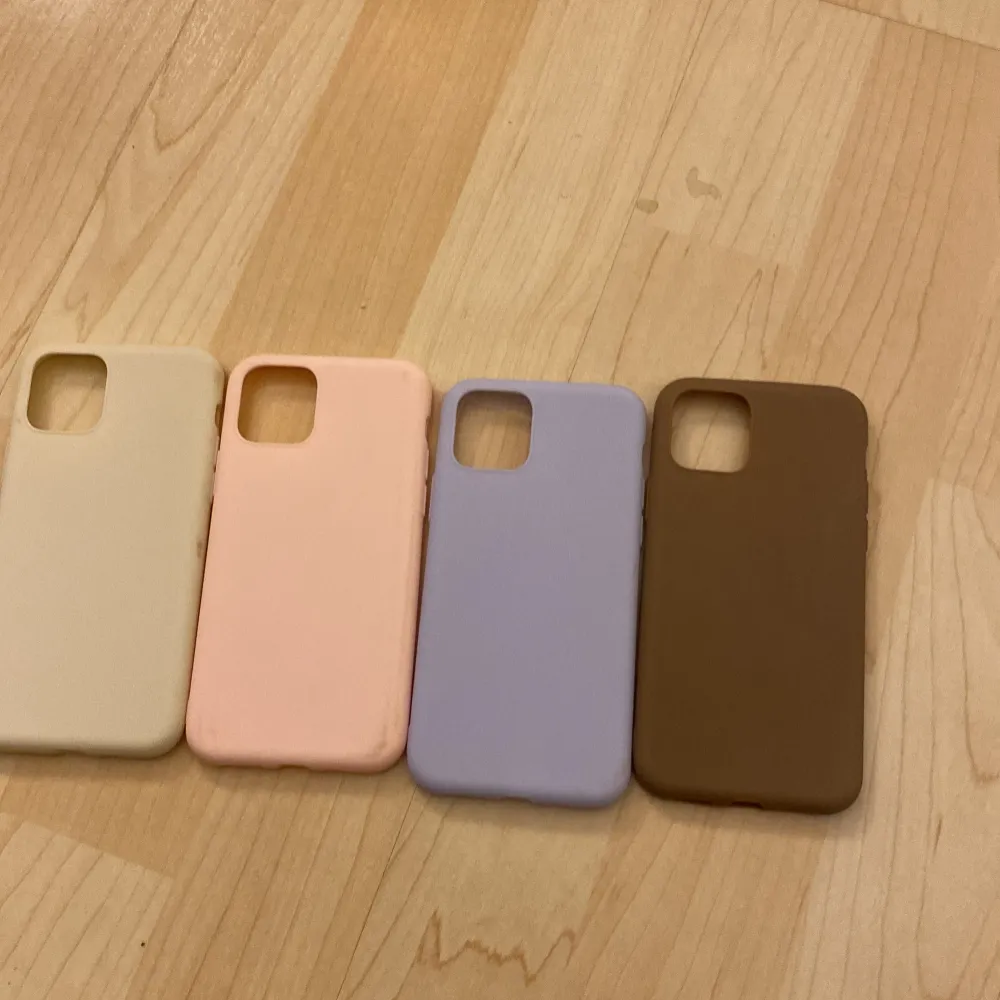 4 stycken fina mobilskal till iPhone 11 pro. Går endast att köpa alla 4 samtidigt. Övrigt.