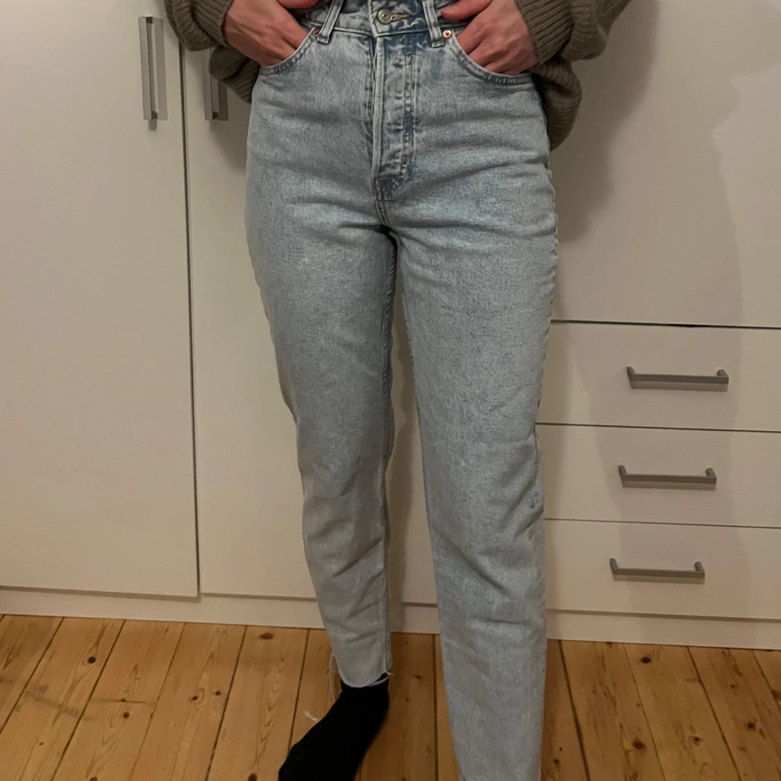 Högmidjade ljusblå jeans - 91