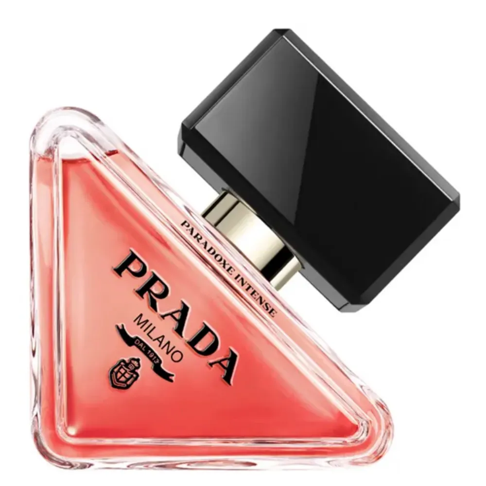 Säljer min helt oöppnade parfym från prada då jag fick en allergisk reaktion från testern. Kvitto medföljer. Nypris: 1100. Perfume.
