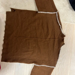 Brun stickad tröja med vita detaljer - Shein st S