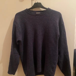 Stickad sweatshirt  - .