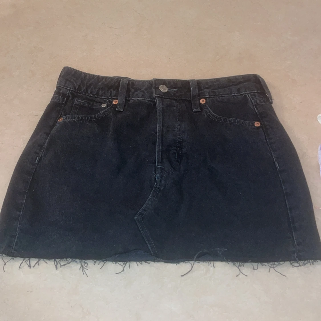 Svart jeanskjol från H&M &Denim