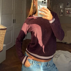 Glittriga tröja - Säljer denna super fina glittriga tröja🎀👑🎀