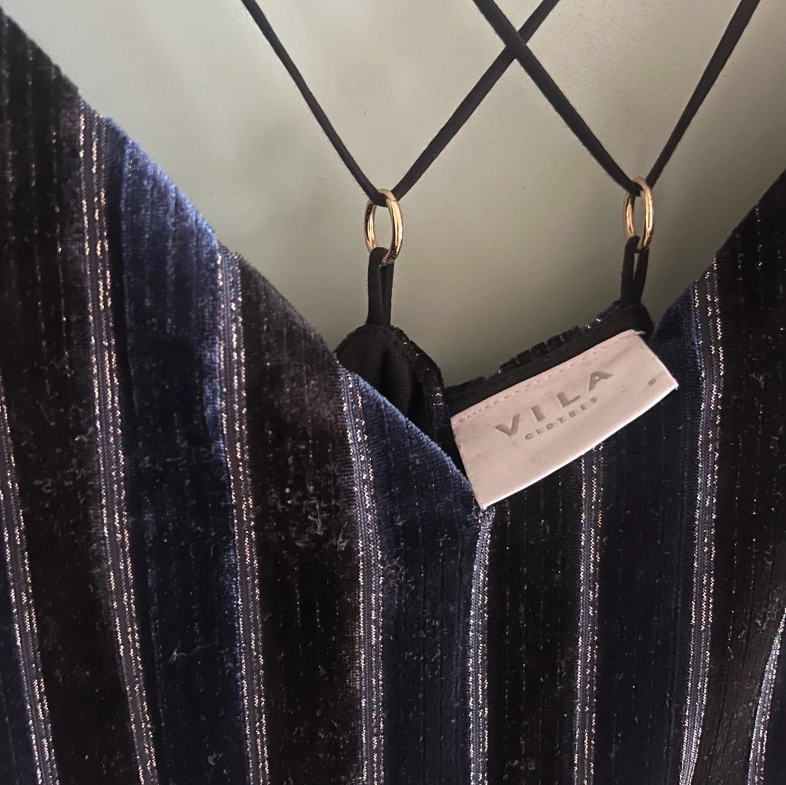 Blå- & svartglittrig jumpsuit i  - 90