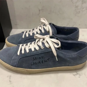 Saint Laurent  - Saint Laurent storlek 42, väldigt fint skick nypris 7895 mitt pris 3000kr