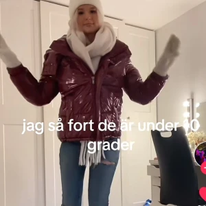 mohito jacka  - super fin mohito jacka litet hål framme som knappt syns. den är stor i storleken.💕