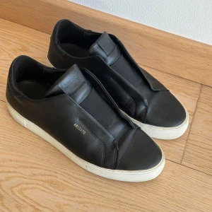 Arigato skor  - Skorna är i storlek 44  Mycket bra skick 9-10 Jag har bara använt skorna några få tal gånger 