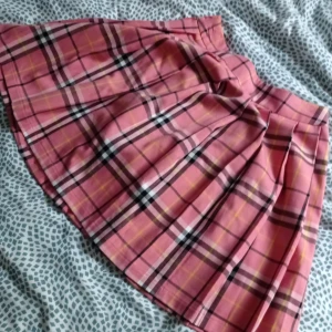 Rosa kjol - Jättefin rosa kjol som jag köpte second hand men har inte kommit till användning