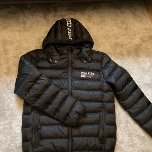 Polo club jacka - Knappast använd. Storlek L