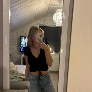 Topp från Pieces - Topp från Pieces med knytning. Använd en gång.  Storlek S 40kr