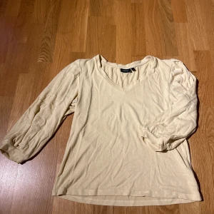 Gul topp - Söt topp, super mjukt material 