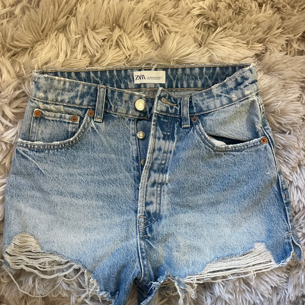 Jeansshorts från Zara. Shorts.