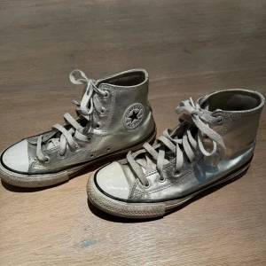 Silvriga convere - Använda men fortfarande i fint skick 