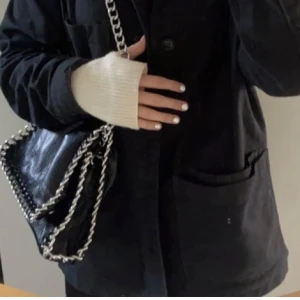 Stella McCartney väska - SÅ snygg Stella McCartney liknande väska!!! Priser kan diskuteras, vill ha den såld snabbt.💕💕knappt använd och i superbraskick.